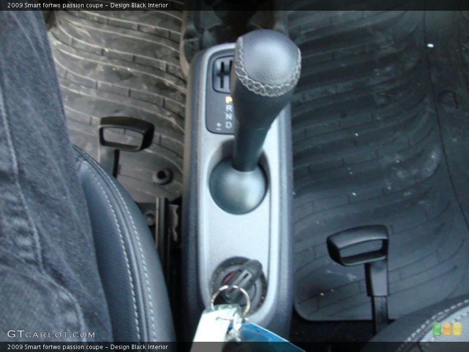 Design Black Interior Transmission for the 2009 Smart fortwo passion coupe #42404423