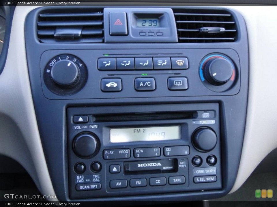 Ivory Interior Controls for the 2002 Honda Accord SE Sedan #42404527