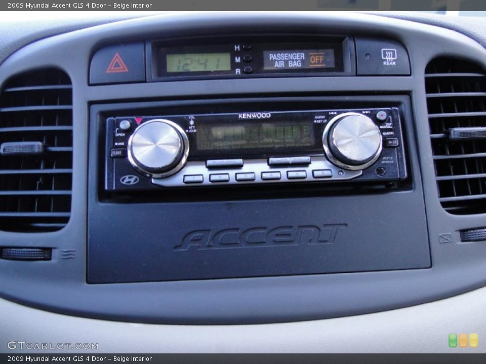 Beige Interior Controls for the 2009 Hyundai Accent GLS 4 Door #42405699