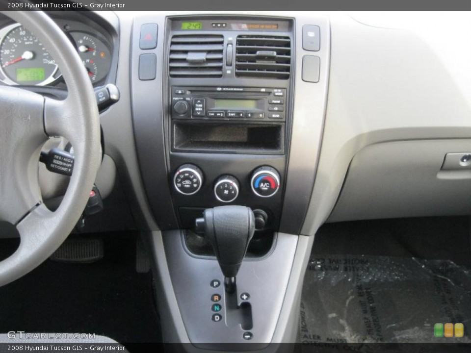 Gray Interior Controls for the 2008 Hyundai Tucson GLS #42413640