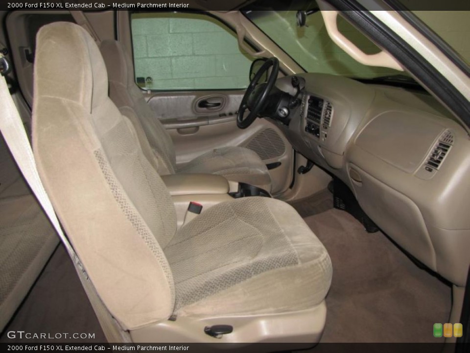 Medium Parchment Interior Photo for the 2000 Ford F150 XL Extended Cab #42420820
