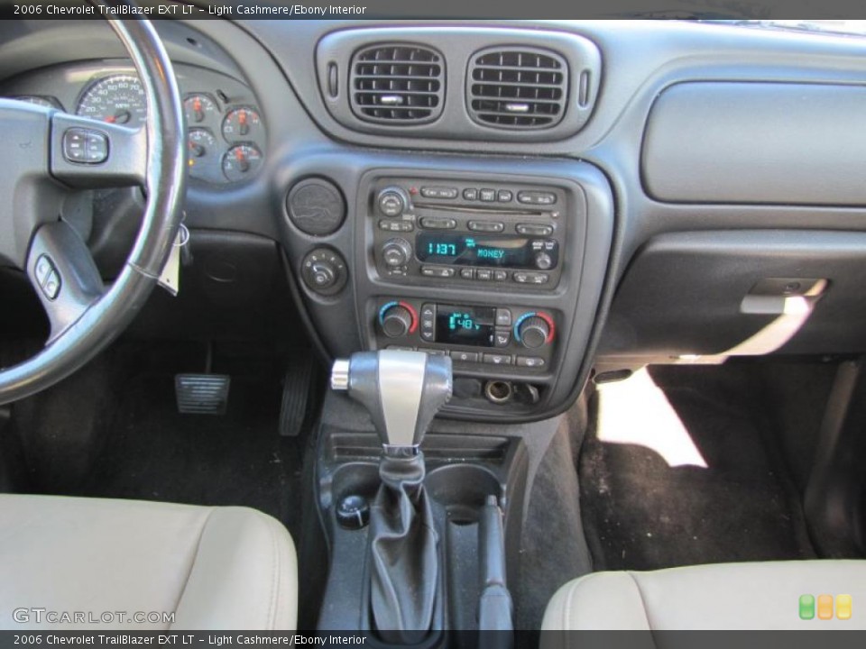 Light Cashmere/Ebony Interior Controls for the 2006 Chevrolet TrailBlazer EXT LT #42420912