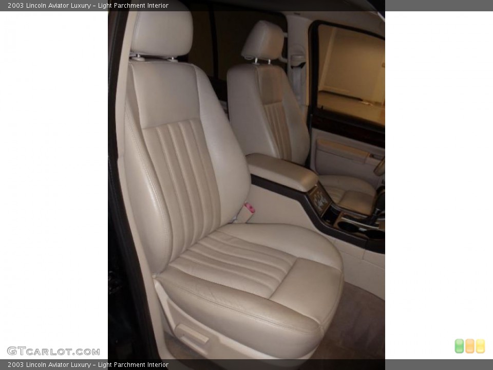 Light Parchment Interior Photo for the 2003 Lincoln Aviator Luxury #42435364