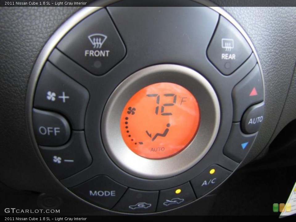 Light Gray Interior Controls for the 2011 Nissan Cube 1.8 SL #42438588