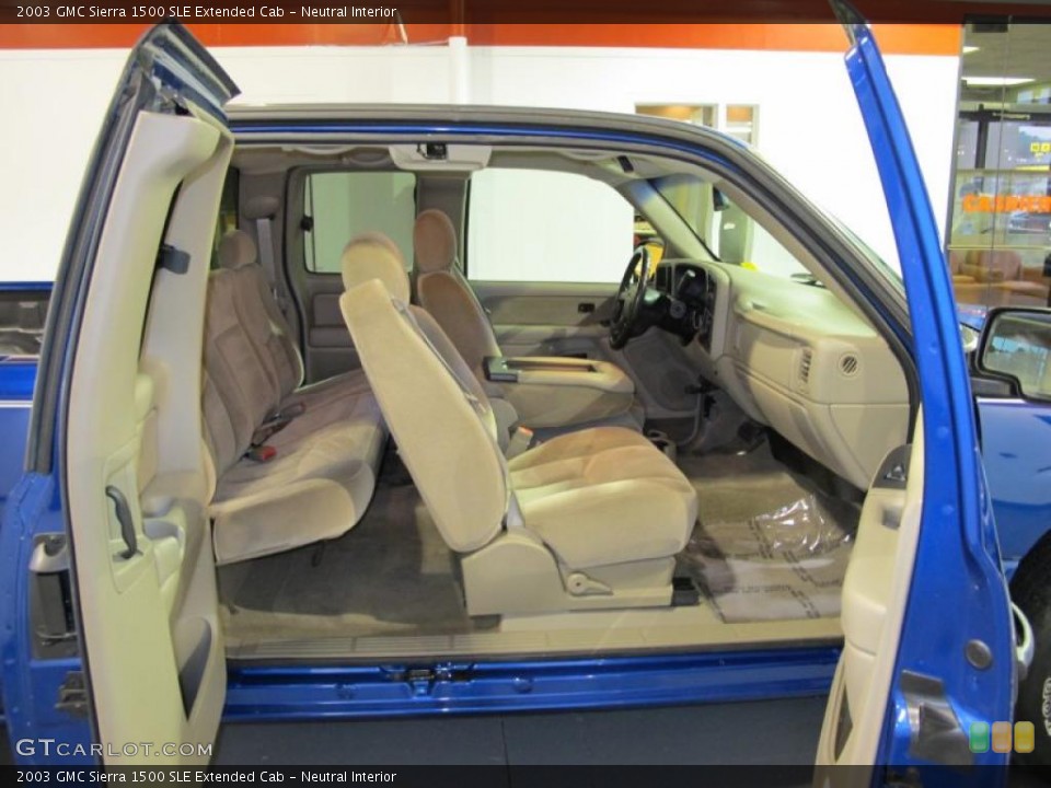 Neutral Interior Photo for the 2003 GMC Sierra 1500 SLE Extended Cab #42443843