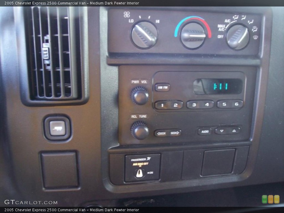 Medium Dark Pewter Interior Controls for the 2005 Chevrolet Express 2500 Commercial Van #42450731
