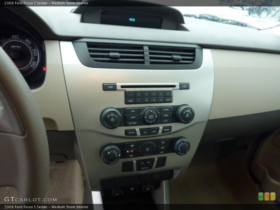 Medium Stone Interior Controls for the 2009 Ford Focus S Sedan #42450863