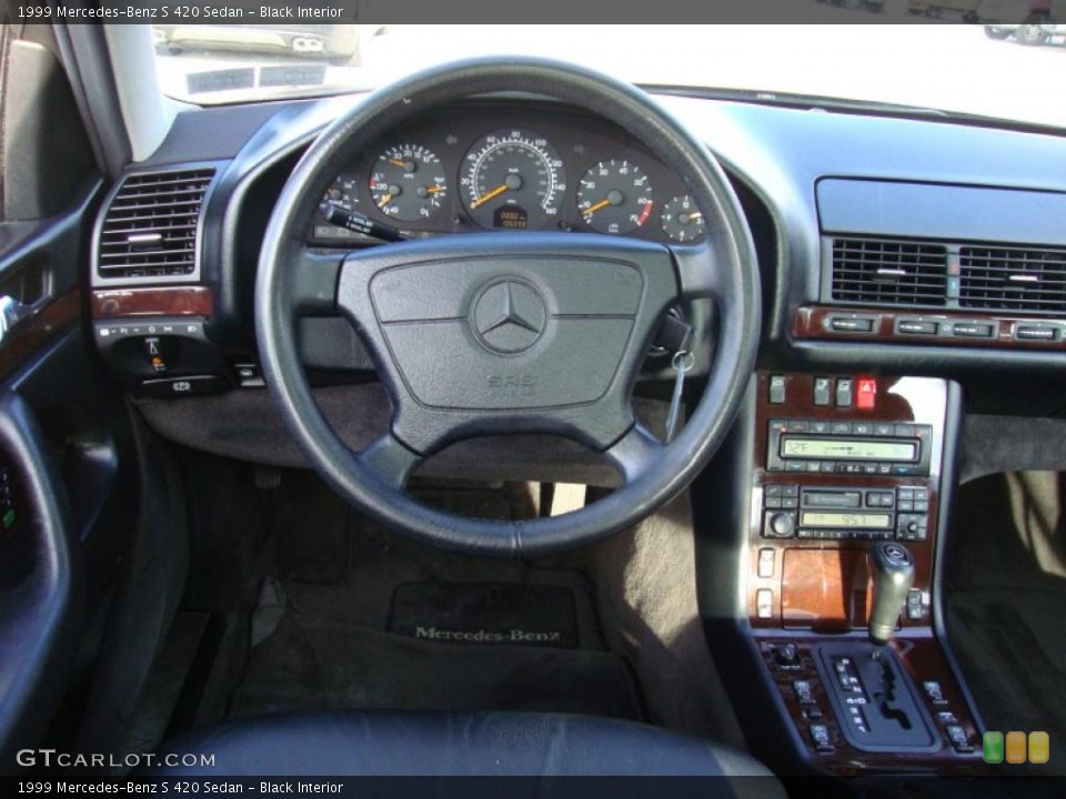 Black Interior Steering Wheel for the 1999 Mercedes-Benz S 420 Sedan #42455911