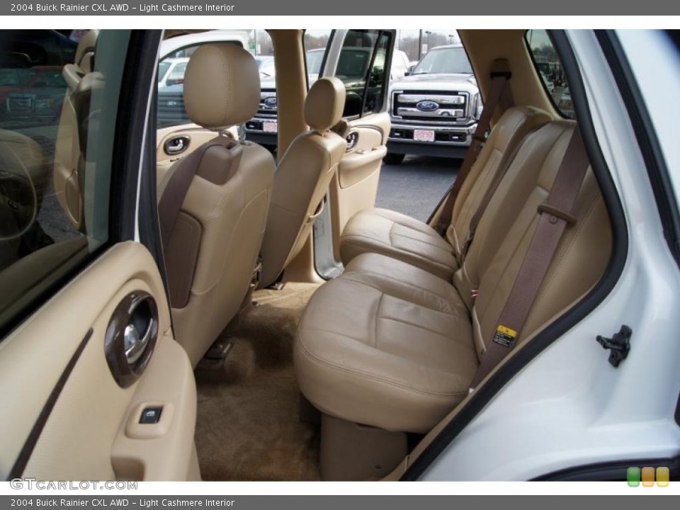 Light Cashmere Interior Photo for the 2004 Buick Rainier CXL AWD #42463937