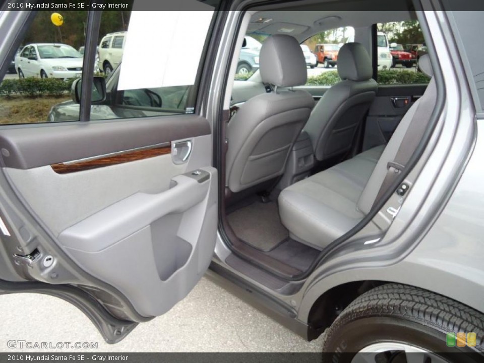 Gray Interior Photo for the 2010 Hyundai Santa Fe SE #42471020