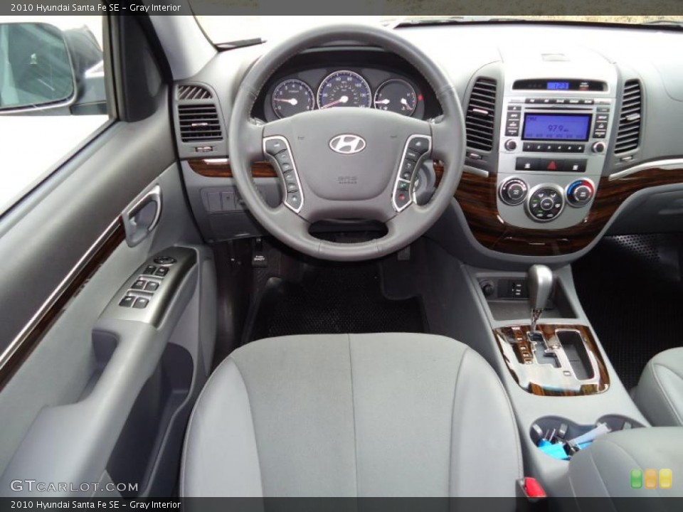 Gray Interior Photo for the 2010 Hyundai Santa Fe SE #42471062