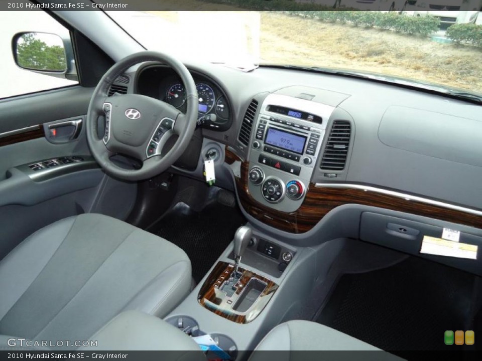 Gray Interior Photo for the 2010 Hyundai Santa Fe SE #42471192