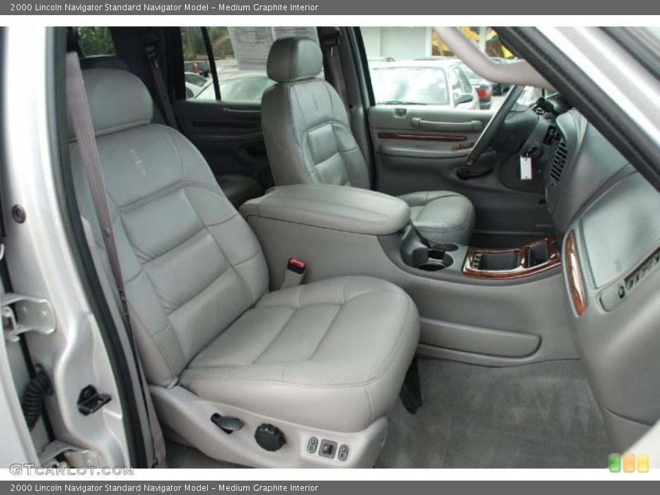 Medium Graphite Interior Photo for the 2000 Lincoln Navigator  #42475293
