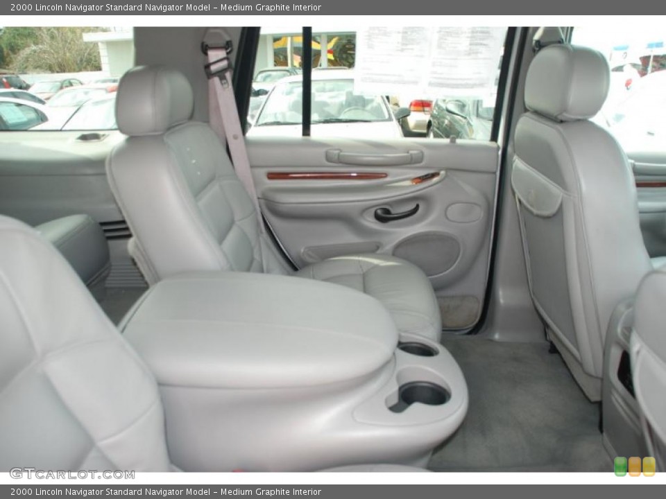 Medium Graphite Interior Photo for the 2000 Lincoln Navigator  #42475356