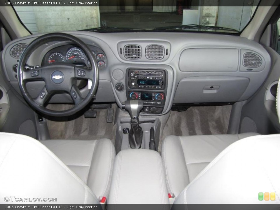 Light Gray Interior Dashboard for the 2006 Chevrolet TrailBlazer EXT LS #42514491