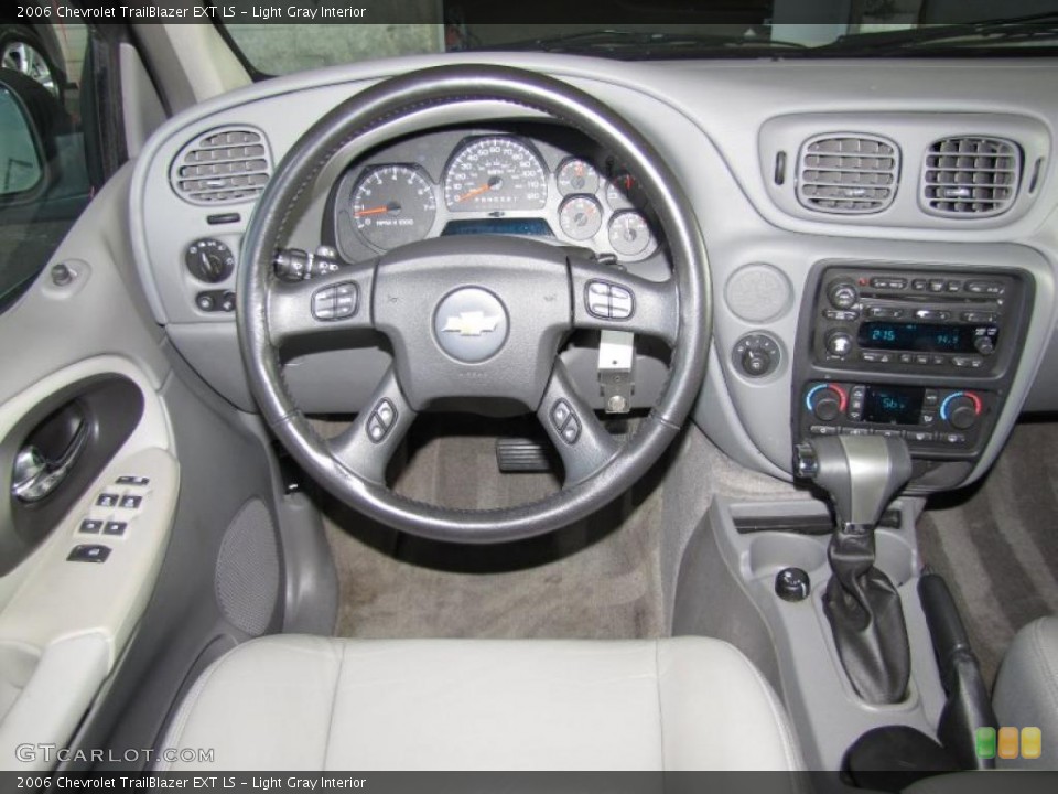 Light Gray Interior Dashboard for the 2006 Chevrolet TrailBlazer EXT LS #42514499