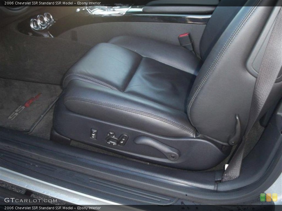 Ebony Interior Photo for the 2006 Chevrolet SSR  #42515868