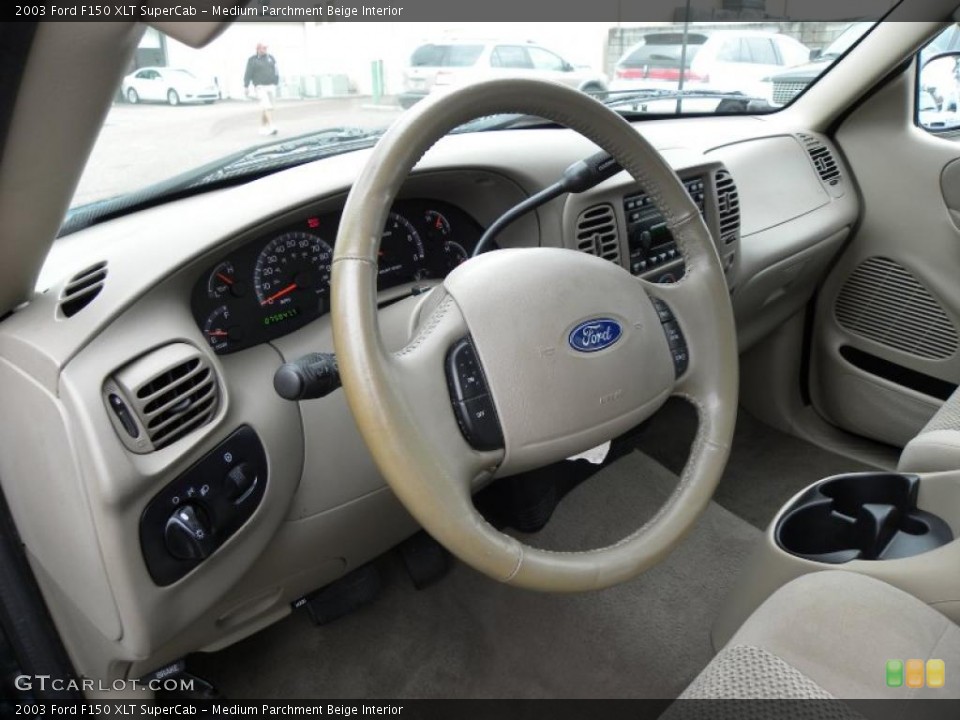 Medium Parchment Beige Interior Photo for the 2003 Ford F150 XLT SuperCab #42519505