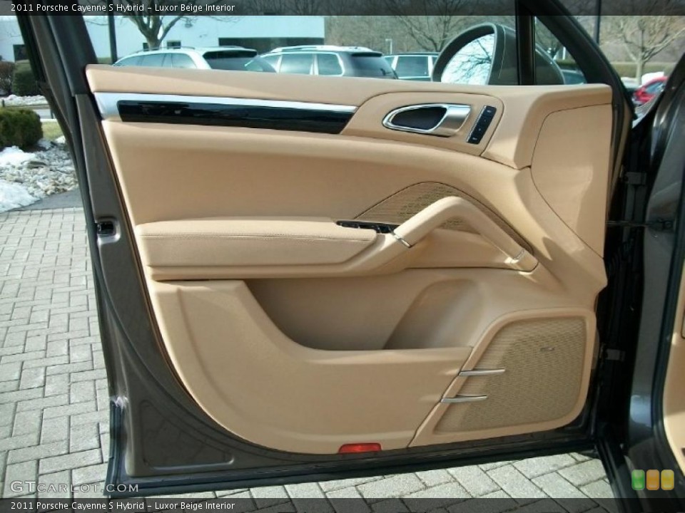 Luxor Beige Interior Door Panel for the 2011 Porsche Cayenne S Hybrid #42527565