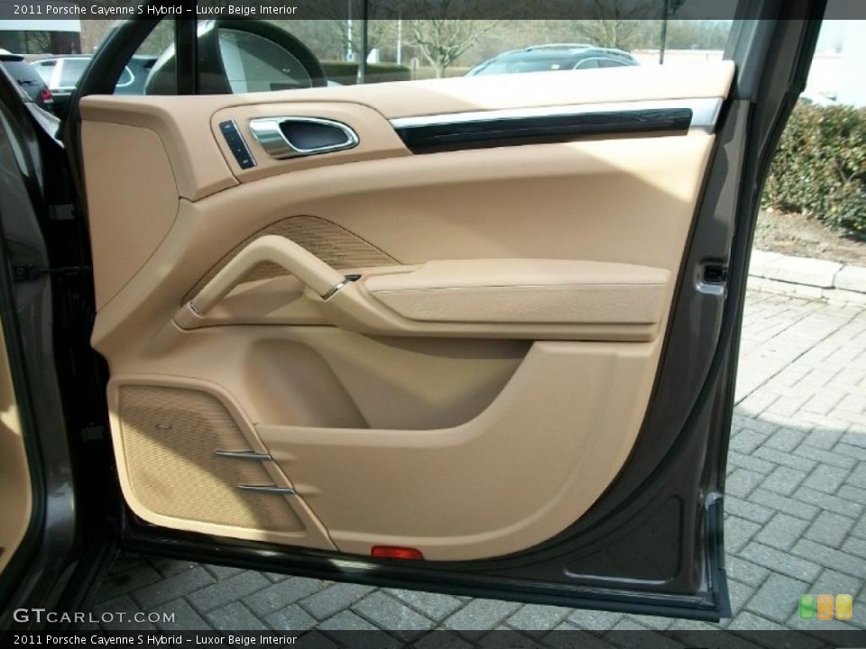 Luxor Beige Interior Door Panel for the 2011 Porsche Cayenne S Hybrid #42527873