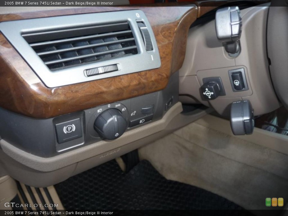 Dark Beige/Beige III Interior Controls for the 2005 BMW 7 Series 745Li Sedan #42547609