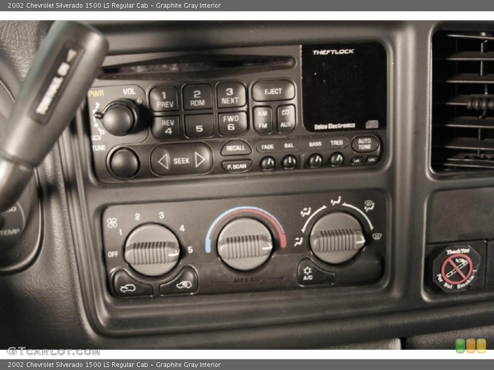 Graphite Gray Interior Controls for the 2002 Chevrolet Silverado 1500 LS Regular Cab #42595568