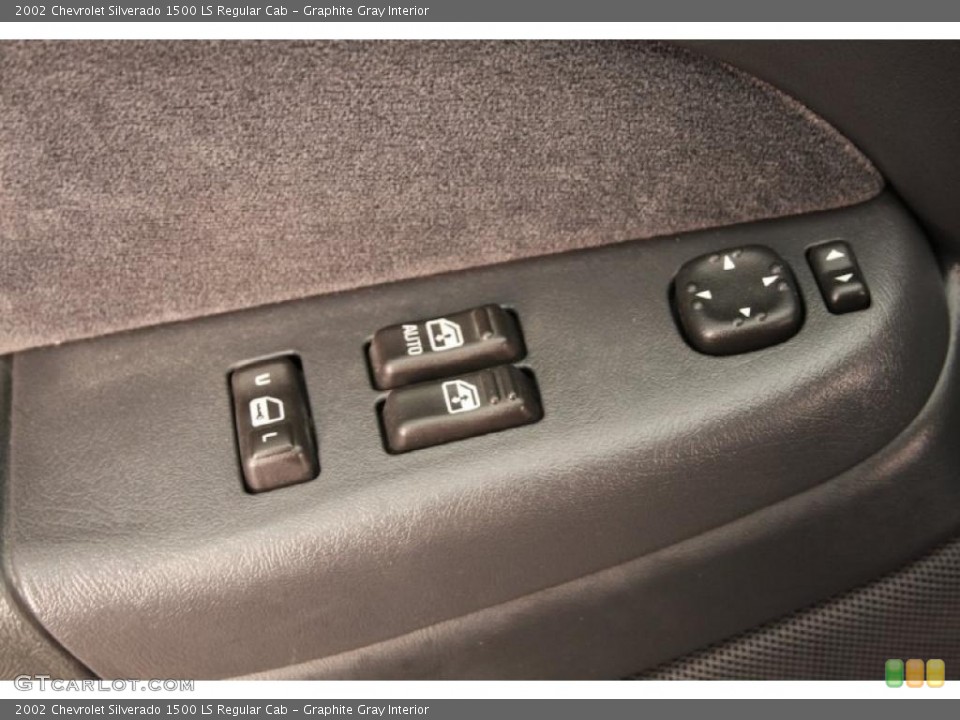 Graphite Gray Interior Controls for the 2002 Chevrolet Silverado 1500 LS Regular Cab #42595572