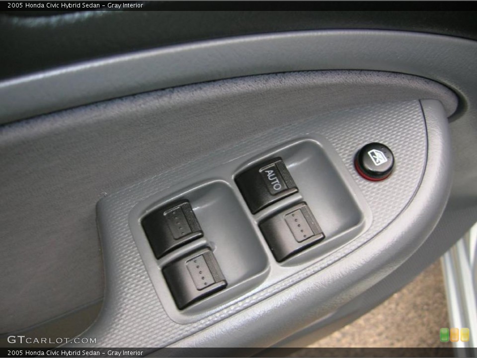 Gray Interior Controls for the 2005 Honda Civic Hybrid Sedan #42607504