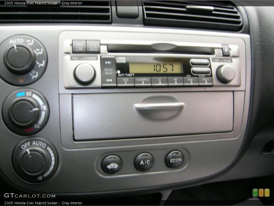 Gray Interior Controls for the 2005 Honda Civic Hybrid Sedan #42607520