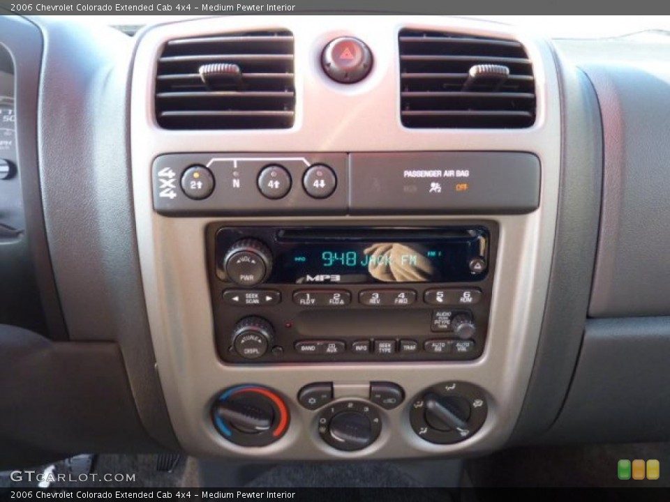 Medium Pewter Interior Controls for the 2006 Chevrolet Colorado Extended Cab 4x4 #42610124