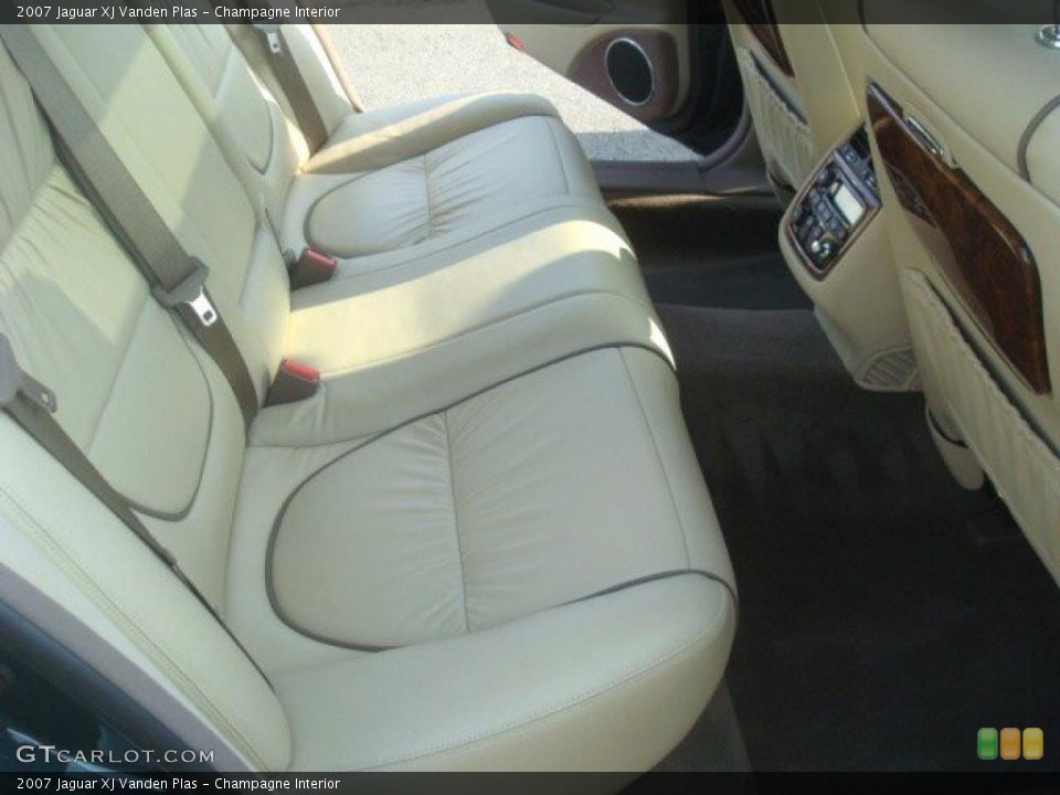 Champagne Interior Photo for the 2007 Jaguar XJ Vanden Plas #42703436