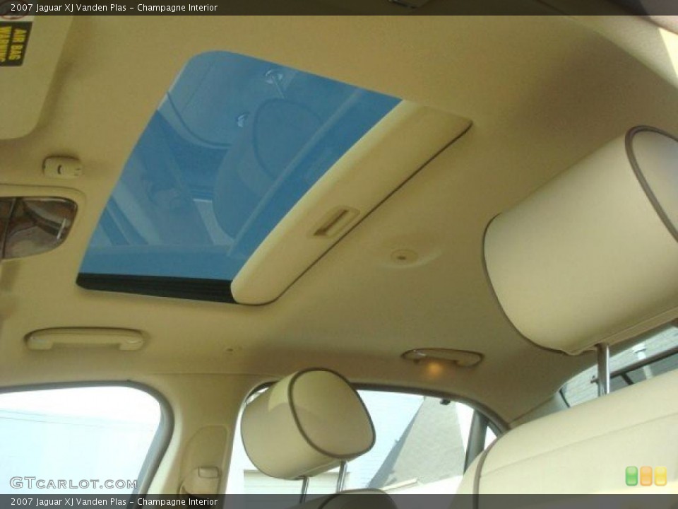 Champagne Interior Sunroof for the 2007 Jaguar XJ Vanden Plas #42703462