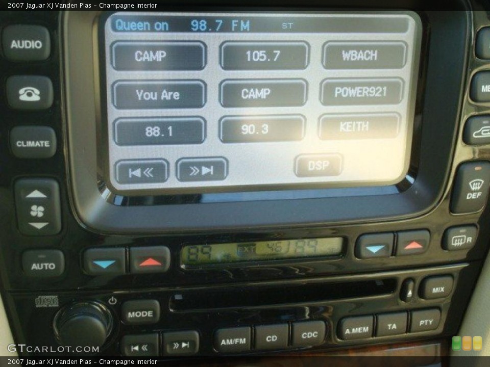 Champagne Interior Controls for the 2007 Jaguar XJ Vanden Plas #42703536