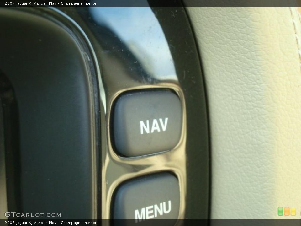 Champagne Interior Controls for the 2007 Jaguar XJ Vanden Plas #42703552