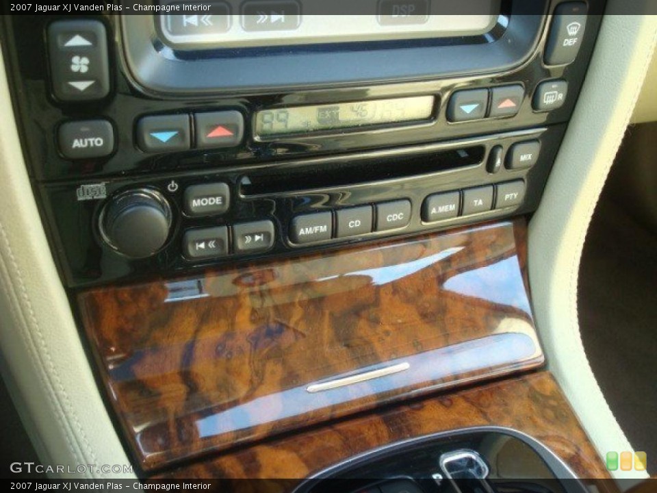 Champagne Interior Controls for the 2007 Jaguar XJ Vanden Plas #42703580