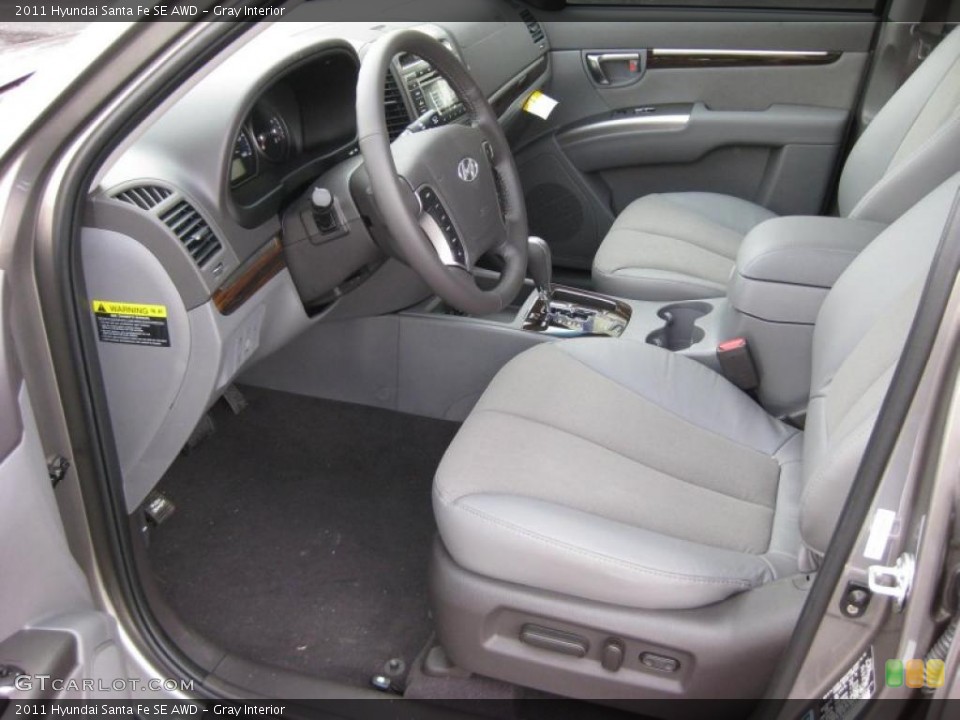 Gray Interior Photo for the 2011 Hyundai Santa Fe SE AWD #42744236