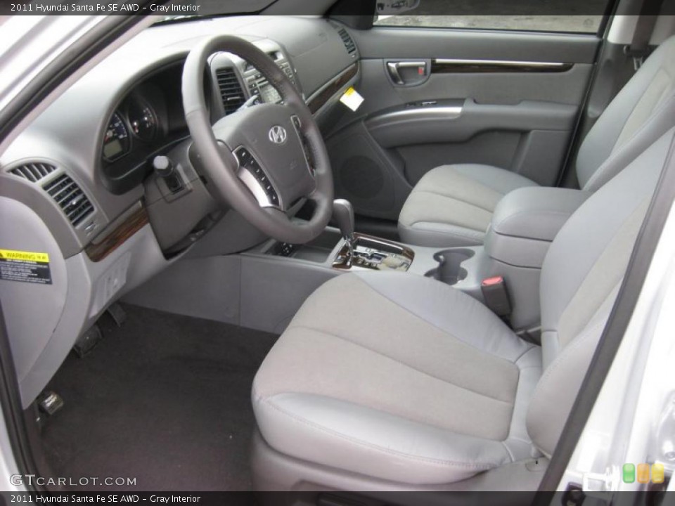 Gray Interior Photo for the 2011 Hyundai Santa Fe SE AWD #42744688