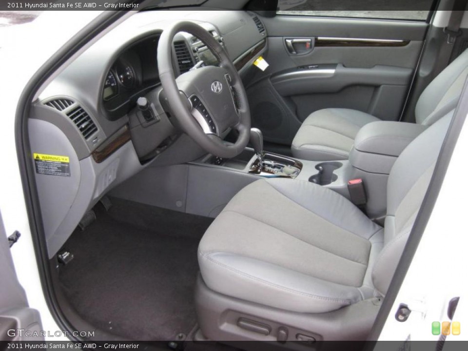 Gray Interior Photo for the 2011 Hyundai Santa Fe SE AWD #42746124