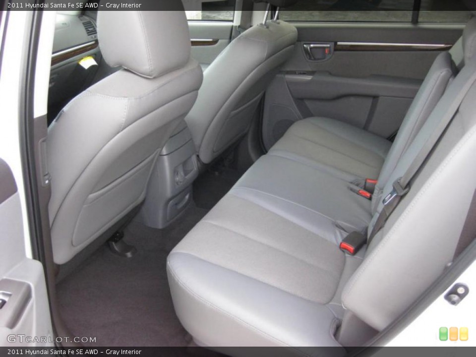 Gray Interior Photo for the 2011 Hyundai Santa Fe SE AWD #42746191
