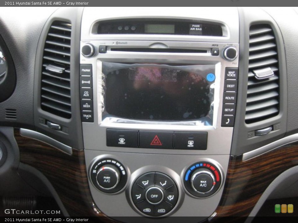 Gray Interior Controls for the 2011 Hyundai Santa Fe SE AWD #42746368