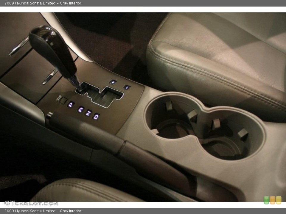 Gray Interior Transmission for the 2009 Hyundai Sonata Limited #42753536