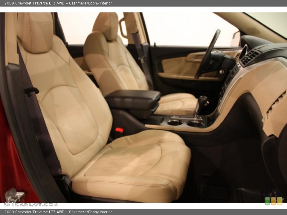 Cashmere/Ebony Interior Photo for the 2009 Chevrolet Traverse LTZ AWD #42756094