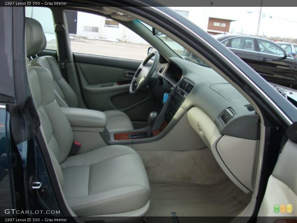 Gray Interior Photo for the 1997 Lexus ES 300 #42772009