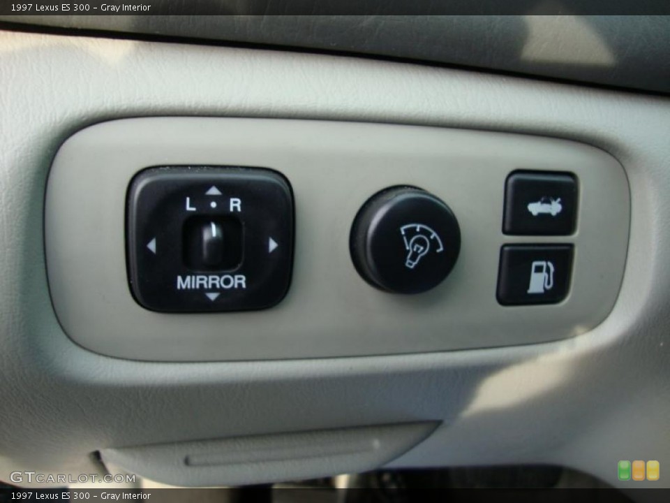 Gray Interior Controls for the 1997 Lexus ES 300 #42772505