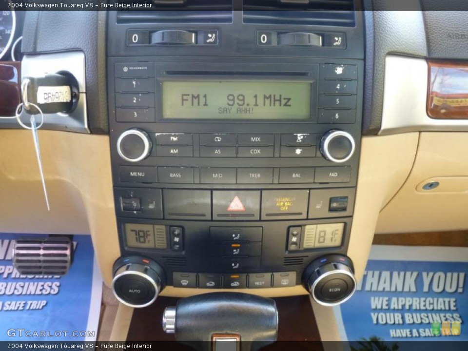 Pure Beige Interior Controls for the 2004 Volkswagen Touareg V8 #42773633