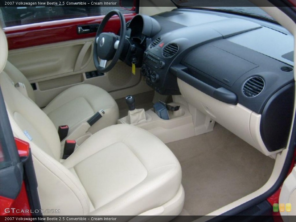 Cream Interior Photo for the 2007 Volkswagen New Beetle 2.5 Convertible #42801441