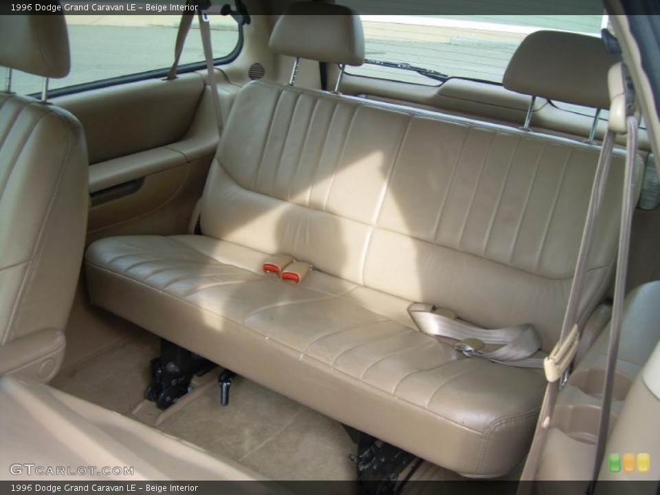 Beige Interior Photo for the 1996 Dodge Grand Caravan LE #42801589