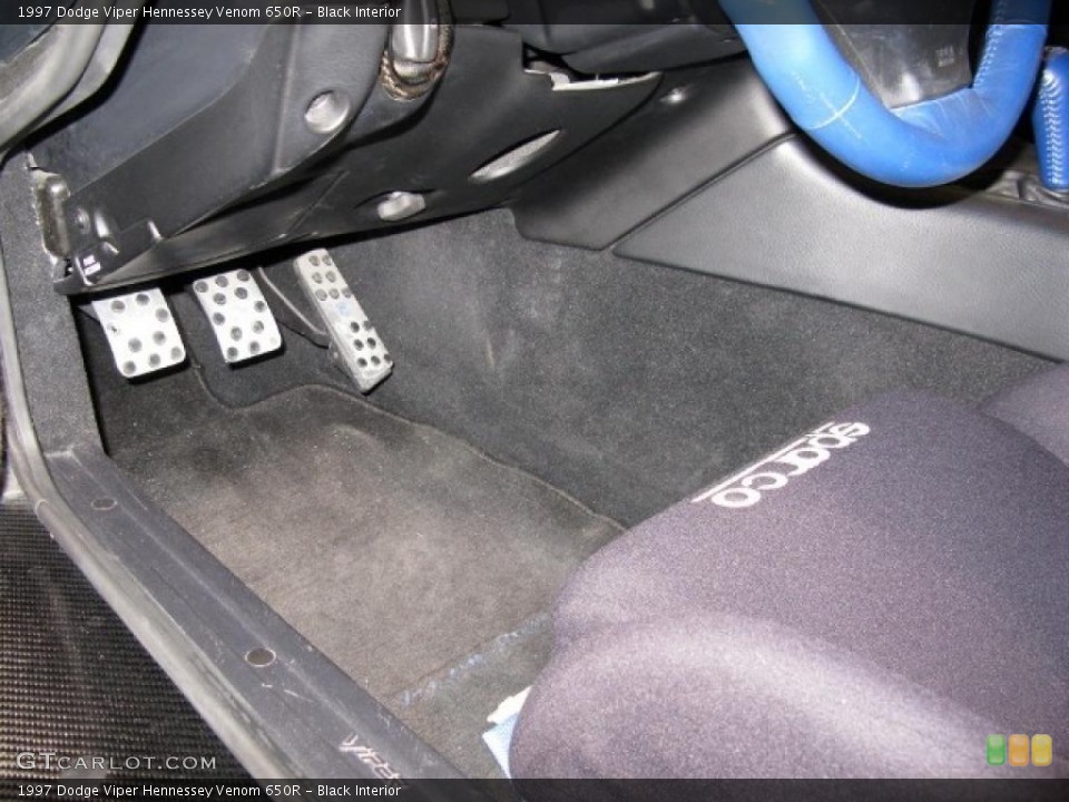 Black Interior Controls for the 1997 Dodge Viper Hennessey Venom 650R #42813385