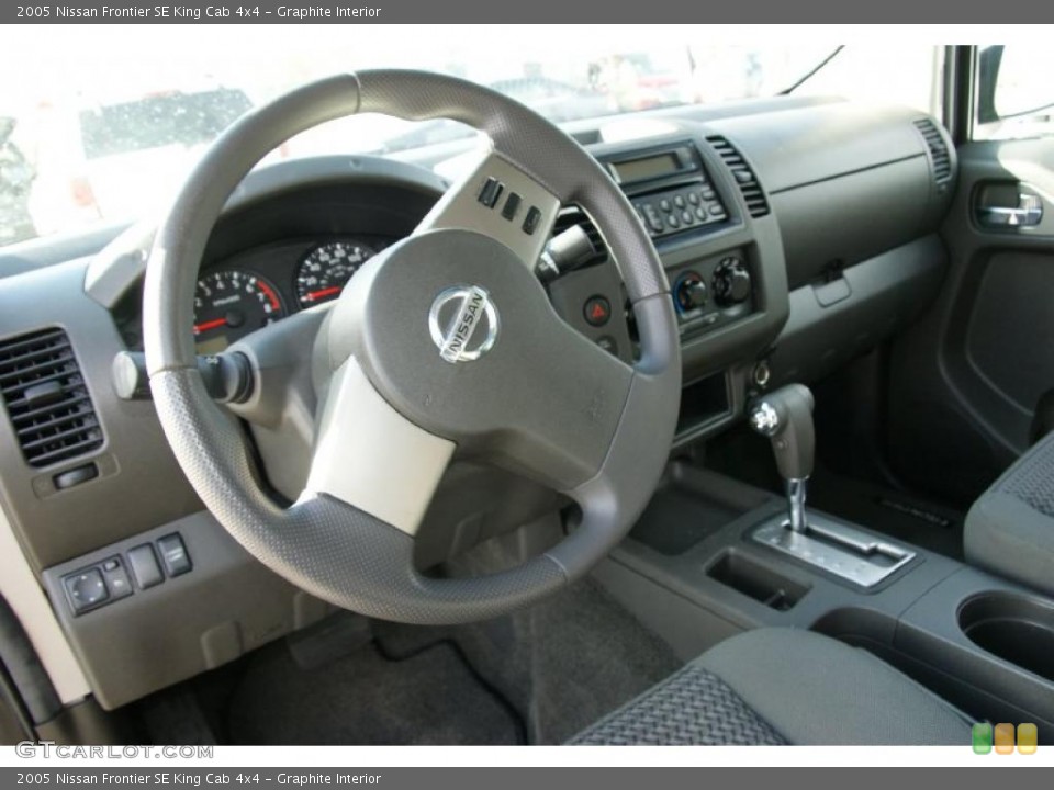 Graphite Interior Photo for the 2005 Nissan Frontier SE King Cab 4x4 #42818626