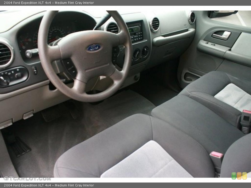 Medium Flint Gray Interior Photo for the 2004 Ford Expedition XLT 4x4 #42826058